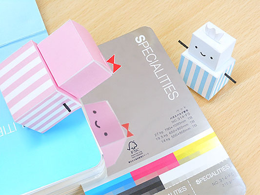 特殊紙 スペシャリティーズ SPECIALITIES 見本帳 顔が映る紙 鏡面 コマちゃん
