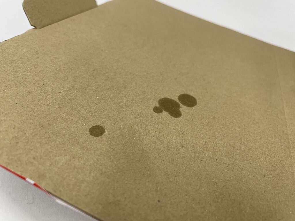 ヤマト クール便 ダンボール箱 内側 水滴