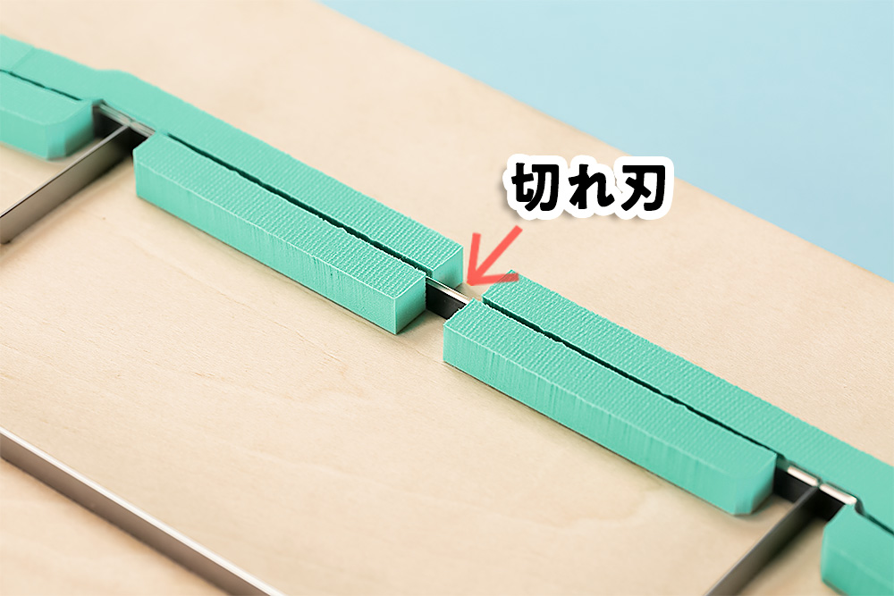 化粧箱の抜型の解説 切れ刃の拡大