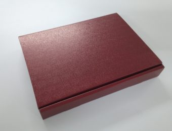 両面　赤色の段ボール箱