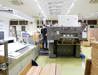 オフセット印刷機オペレーター