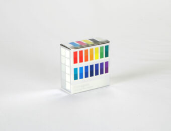 【特殊加工パッケージサンプル】その2 シルバーメタリックの紙を使用したキャラメル箱