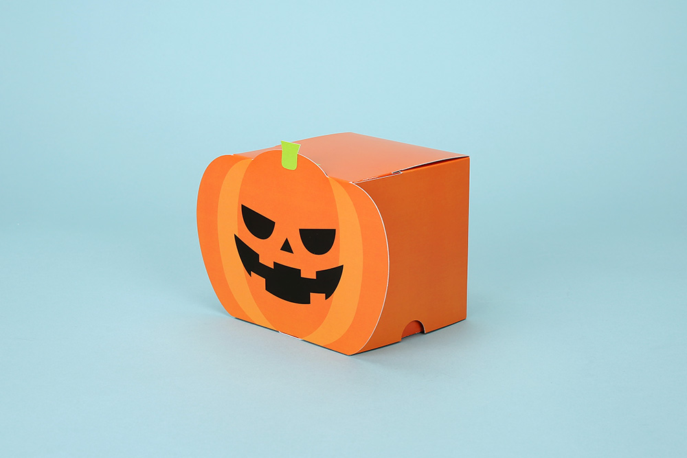 ハロウィン向け かぼちゃ型のお菓子箱 斜めから