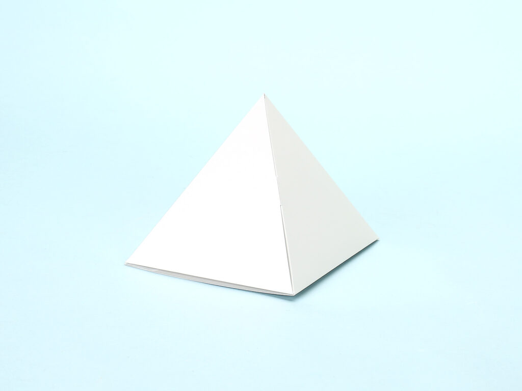 四角錐の化粧箱　ピラミッド型の箱